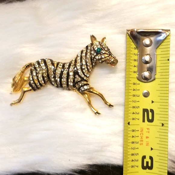 NWOT Zebra pin/brooch - Picture 4 of 4